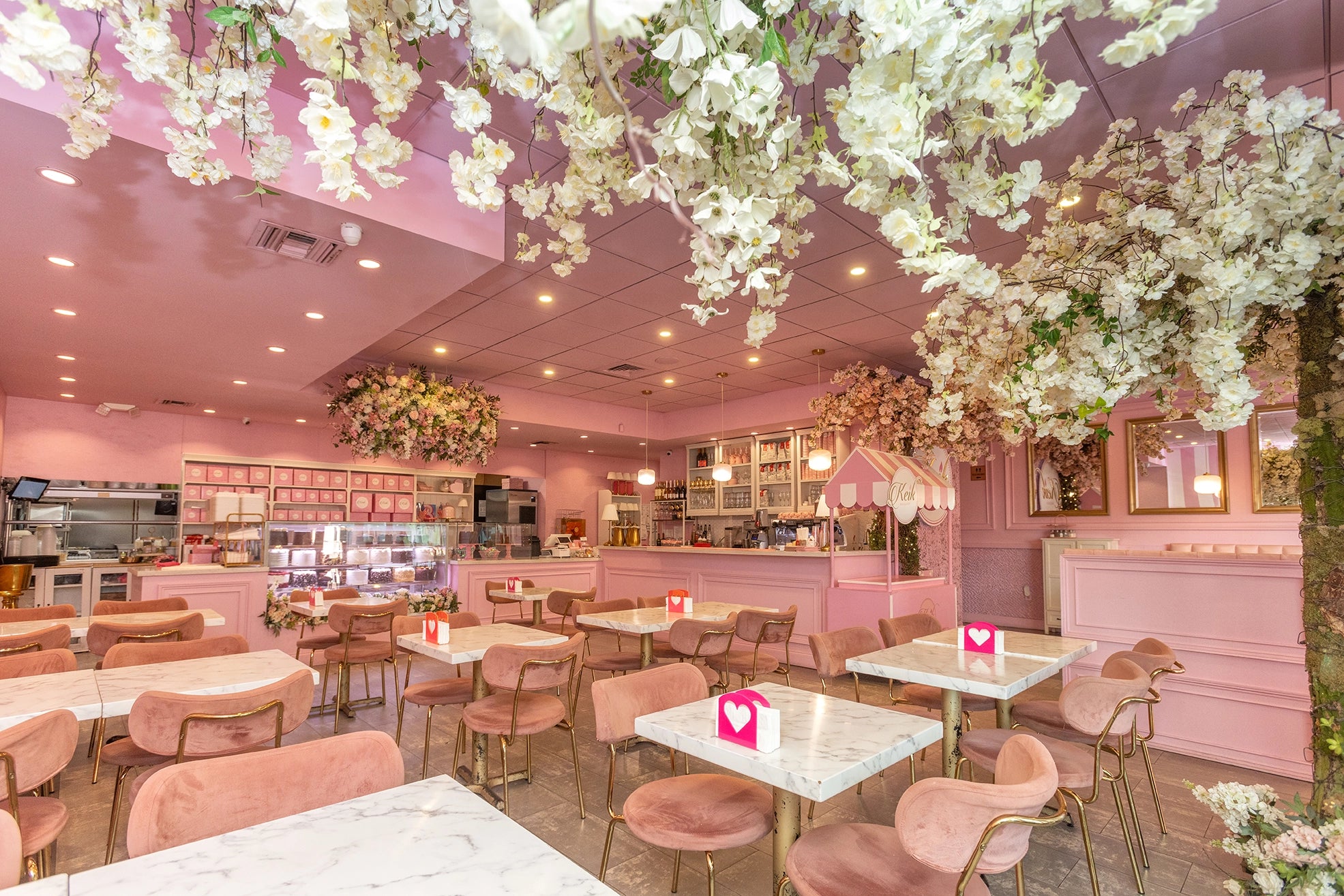 Keik Doral bakery storefront - artisan cakes and pastries
